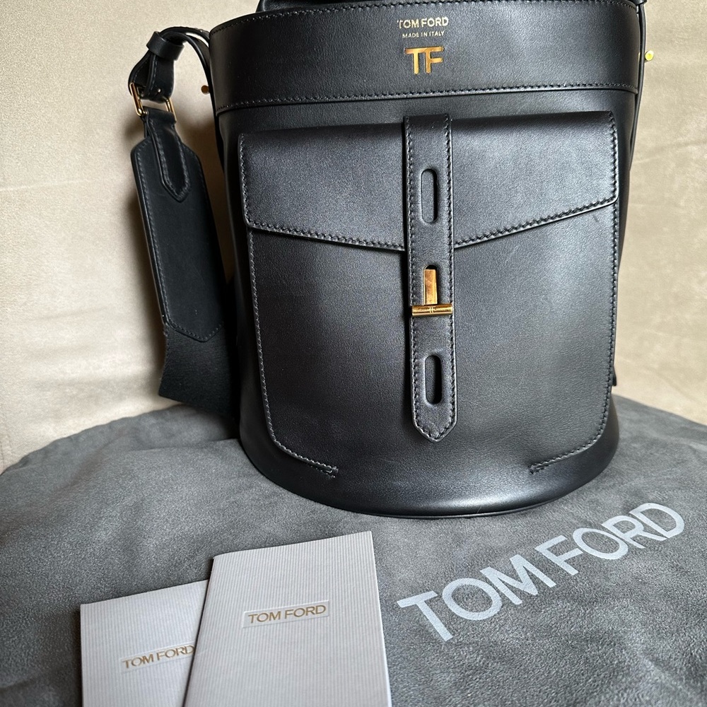 TOM FORD Hollywood Leather T twist Bucket Bag